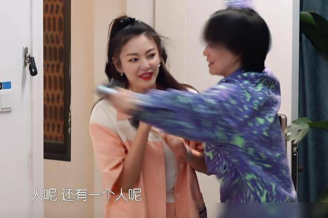 “浪姐”交际圈再显深意，孟佳拍视频全程围绕
