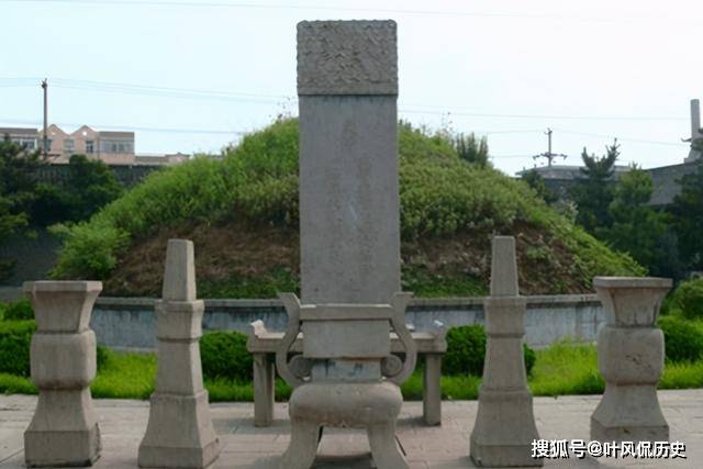 李鸿章死后,尸体被绳拖在地上游街示众,陪葬品更是出
