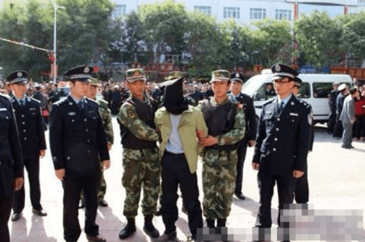 宁夏"狗王":连杀七人喂狗,连自己的情妇都不放过_程鹏