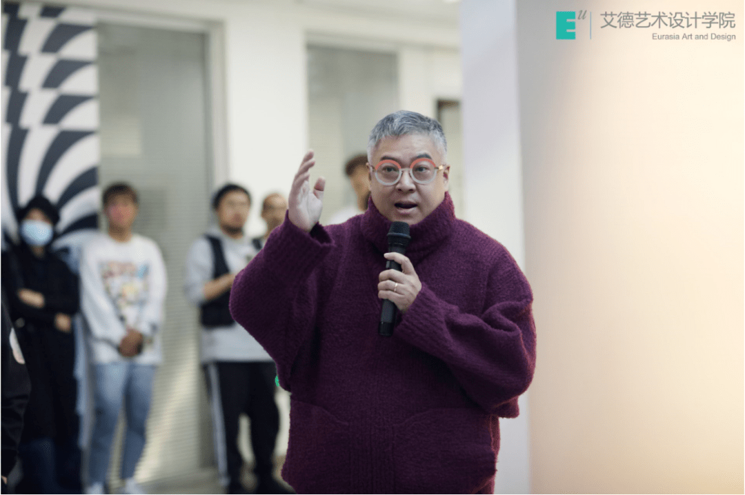 西安欧亚学院举办熊超着相艺术设计作品展