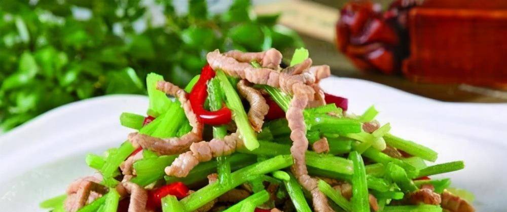 芹菜肉丝做法简单又好吃 aaac5d9b24a146b0b4a4e6580a8d5d56.jpeg