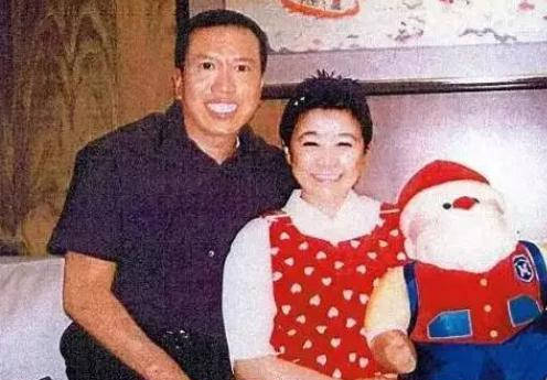 中国第一女首富，丈夫被绑架30年至今没找到，死