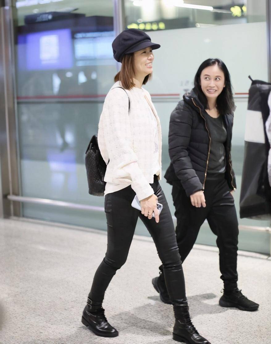 大寿|林心如为父亲过70岁大寿！小香风造型很优雅，拍照时腕表更吸睛