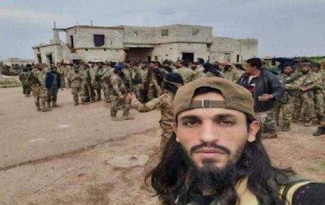 长期拖欠工资,怕被送往纳卡当炮灰,大批土系