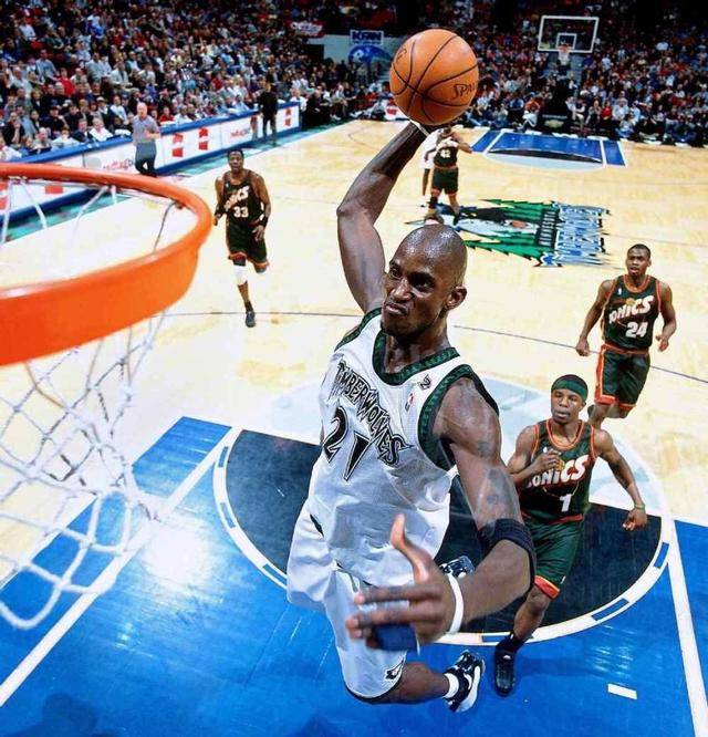 NBA薪水前10球星，湖人独占4席，球迷：珍妮阿姨真大方