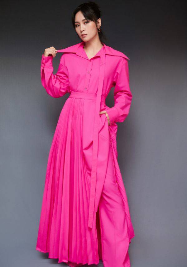 路线|“男人婆”周笔畅也走性感路线？看她穿薄纱裙露面，比杨幂还要撩