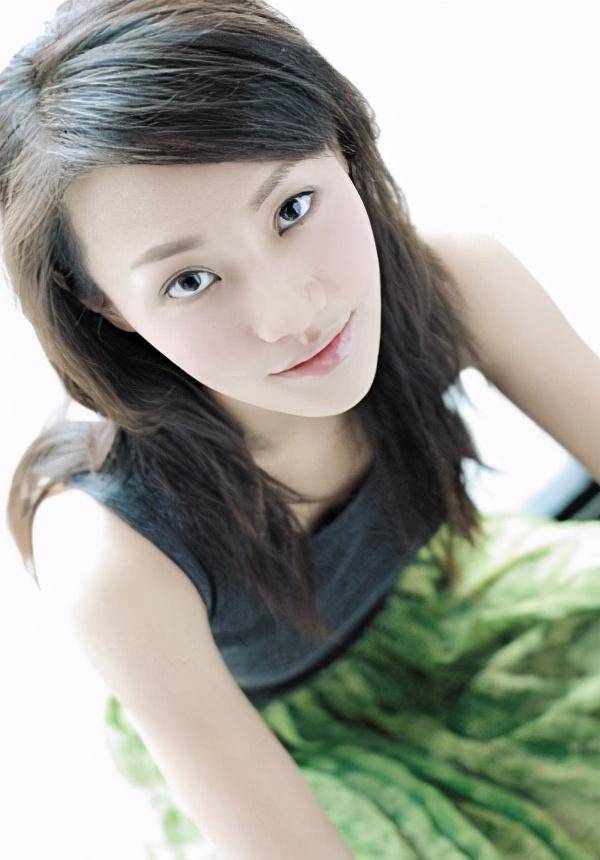 2009年,著名演员因下楼碰到鱼缸而去世,生命终止在29岁
