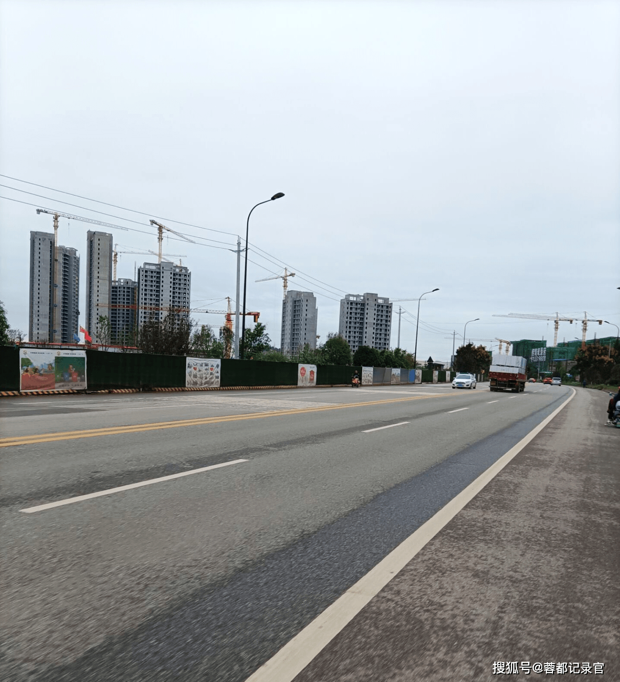 三木路连接着新都城区,三河街道,木兰,石板滩,如今的石板滩作为新都