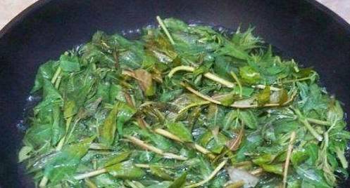 芹菜怎么炒才没有味道 43a2981bfa0b4bfda54fac7d4a902d2d.jpeg