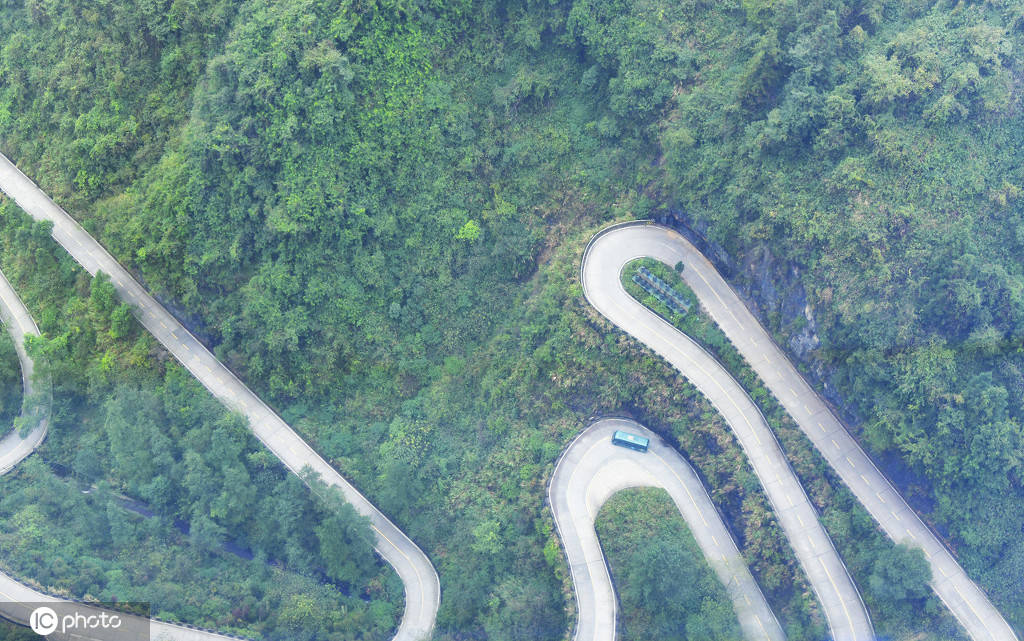 张家界天门山盘山公路,被誉"天下第一公路奇观"