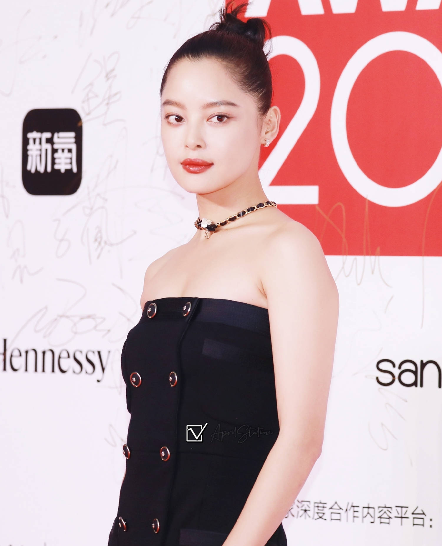 发型|丸子头不会过时，2020秋冬继续流行，高圆圆都爱上了，扎对才高级