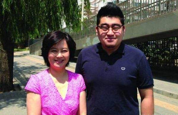 鞠萍带着儿子再嫁人，与二婚丈夫恩爱多年，5