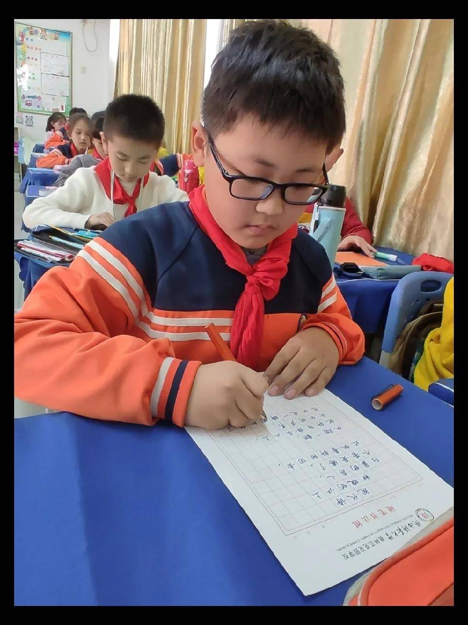 比赛|陕西师范大学奥林匹克花园学校小学部举行高段硬笔书写大赛