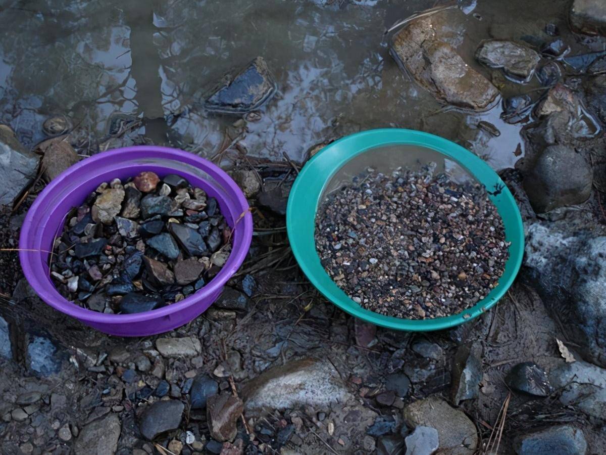 �Խ������һ�۶�λ��ɰλ�ã�������һ��4���Գ��ƽ�