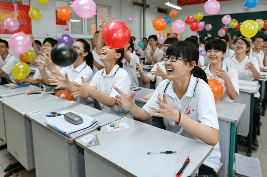 2020年全国高考人数_2020全国复读生人数出炉,高考互争雄长,想要成功上岸