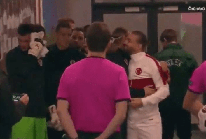 十大外围足球平台app：
有点懵！克罗地亚球员踢了半场才发现新冠阳性 赛前曾与多人接触(图4)