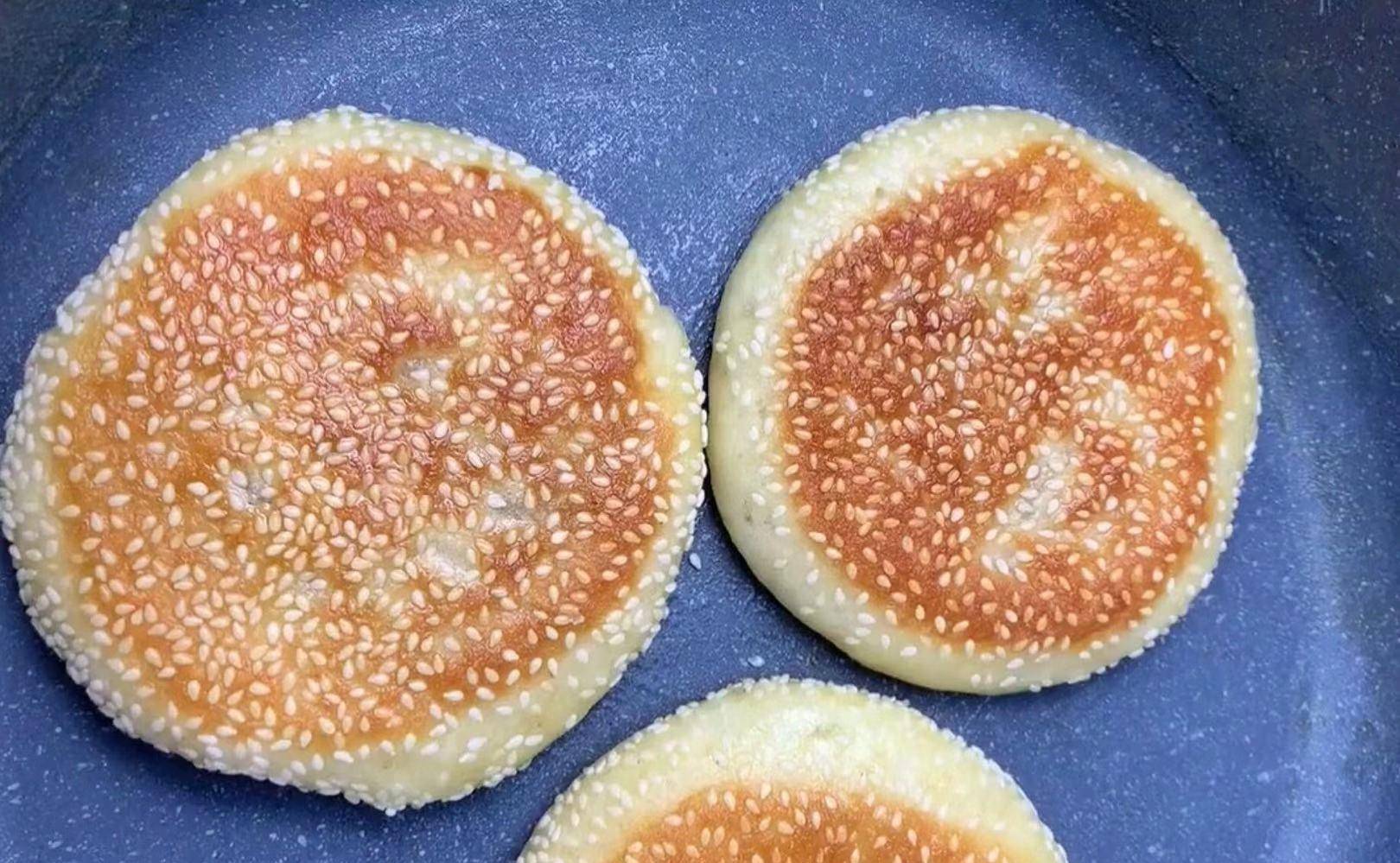 快速发面小饼 c8aa9fbf09ec463a8c9d8ef418bcf546.jpeg