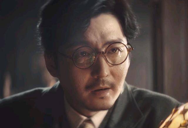 《隐秘而伟大》:话剧演员出身,"鸡腿大叔"王泷正带来另类演出