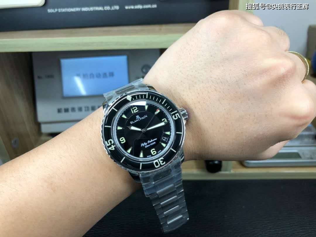 劳力士水鬼vs宝珀五十噚，第一枚潜水腕表选谁好_品牌