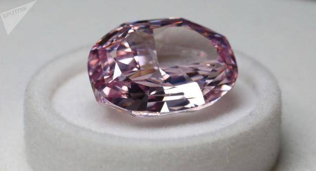83克拉!世界最大紫粉钻石拍出2660万美元