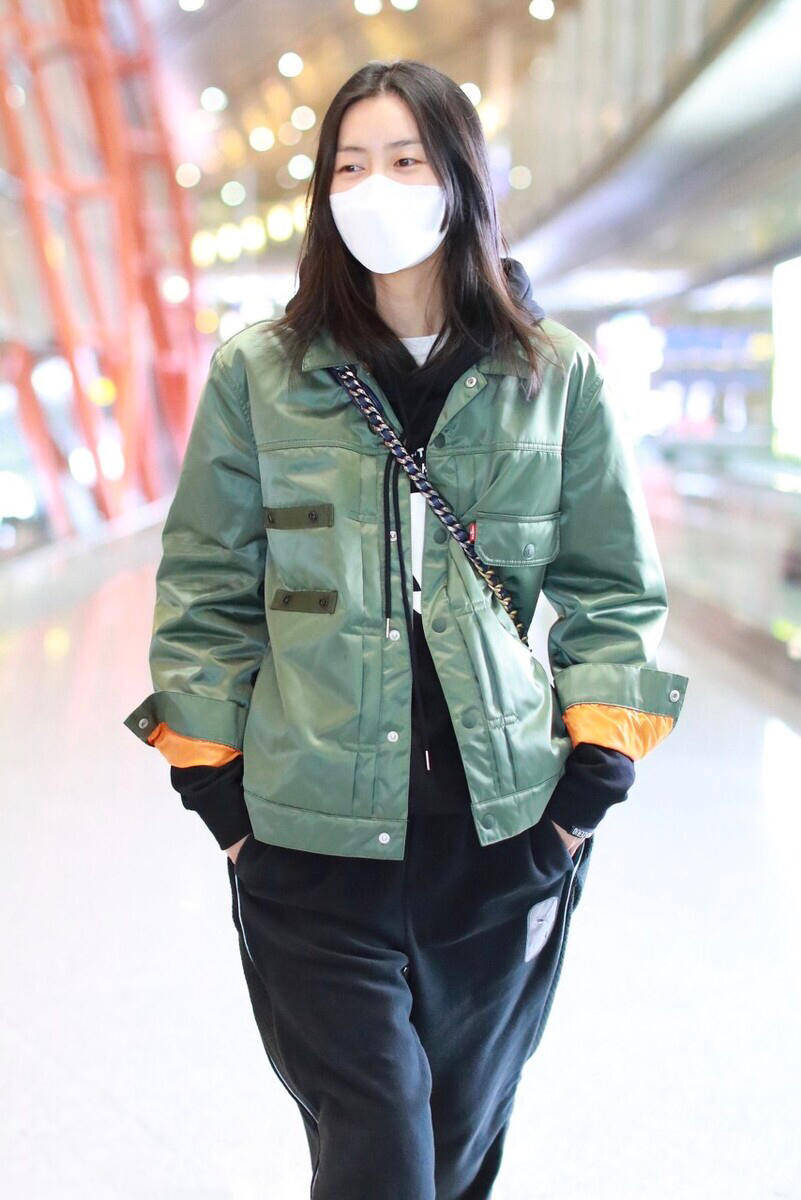 军绿色外套内搭什么 b5182f922996426f8c43e190d3a9f402.jpeg
