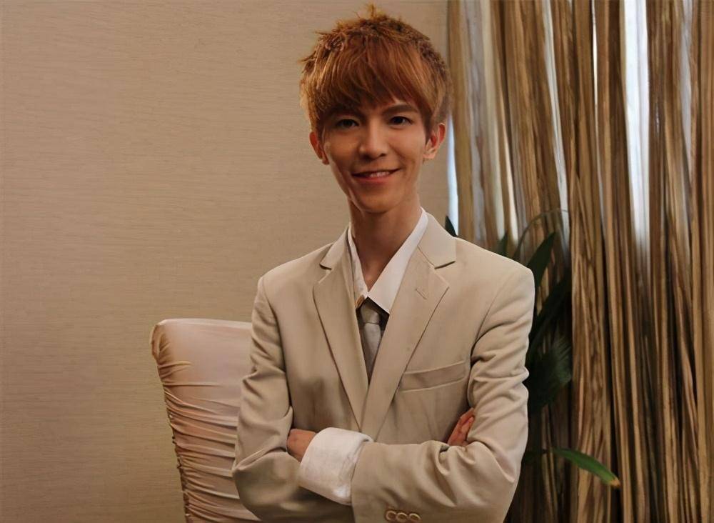 套路|“凡尔赛文学”爆火：善用这个套路的人，根本没见过世面