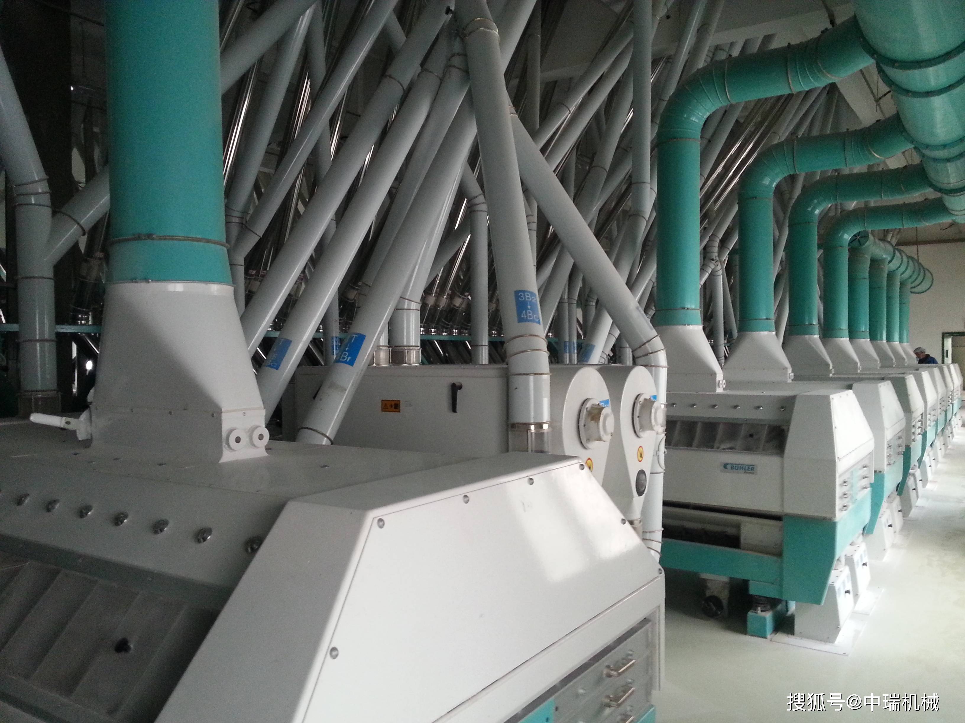 石磨加工面粉设备_做石磨面粉加工赚钱吗_面粉加工石磨设备图片