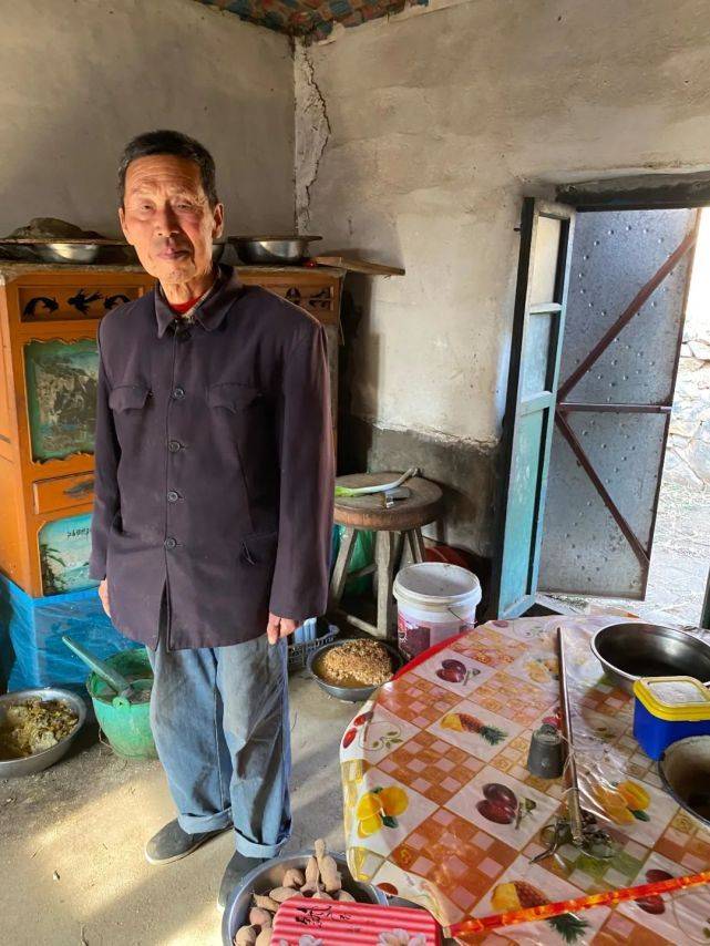 “傻”母亲拉扯智障儿子|清水慈善帮扶困难家庭