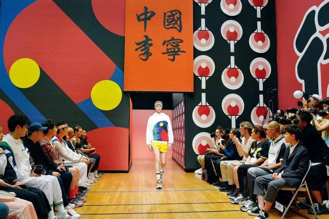 产品|国货新时代系列报道之二丨国潮乘风破浪，新国货已成时尚标杆