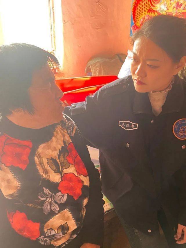 “傻”母亲拉扯智障儿子|清水慈善帮扶困难家庭