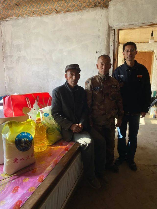 “傻”母亲拉扯智障儿子|清水慈善帮扶困难家庭