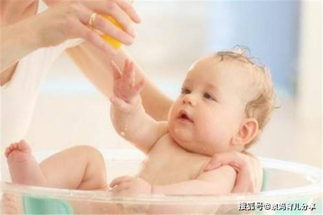 婴儿怎样算呕吐 f66e3f691f71406ca9766659bee87b79.jpeg