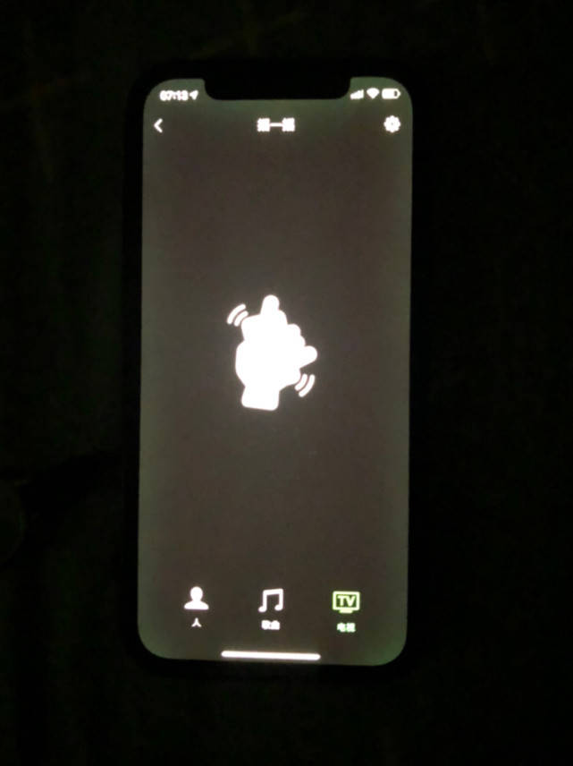 iphone12屏幕翻车绿屏很严重苹果客服称是系统软件导致