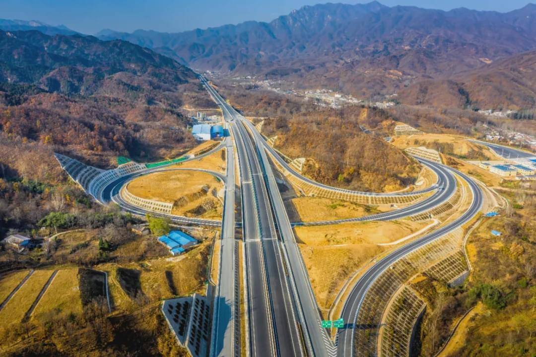 洛阳"最美高速:云中高速直达白云山 半个小时路途美不胜收
