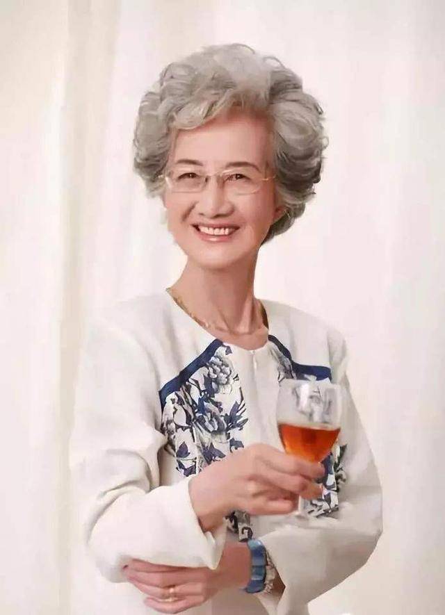 原创美是对生命的尊重90多岁奶奶气质优雅她们的美丽秘诀是这三点