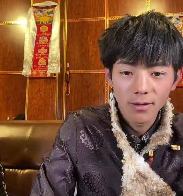被坑了？藏族小伙丁真与旅游公司签约，月工资