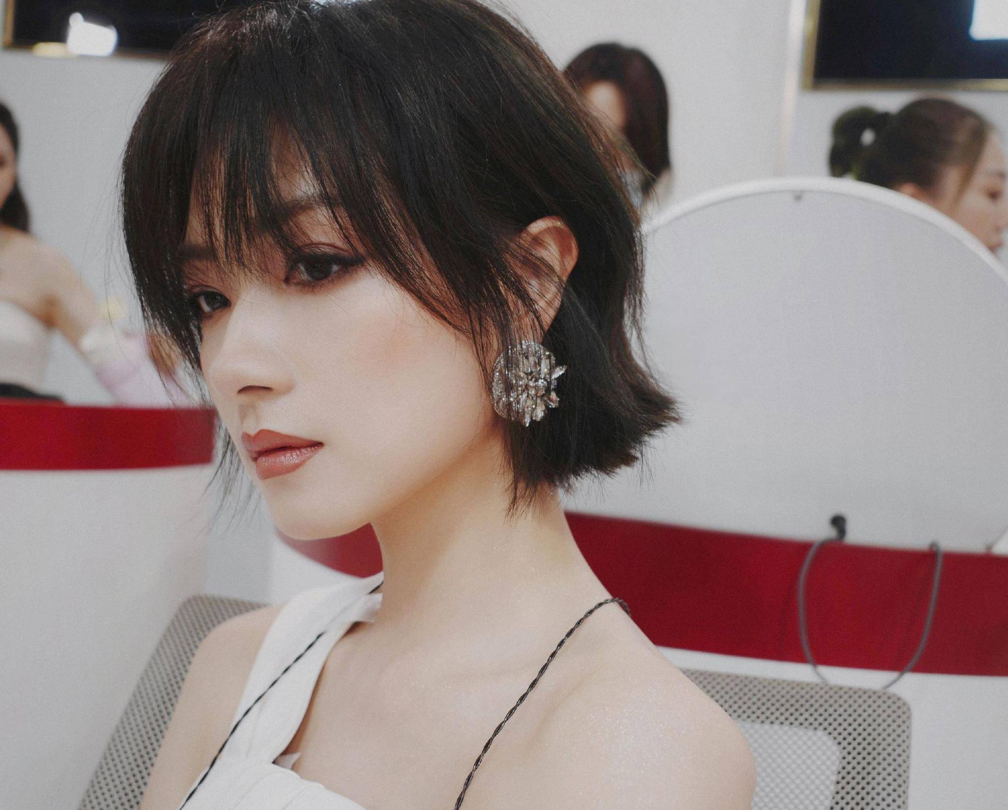 如何变成高冷姐 7a2a53f301ec437ca03871267449ee92.jpeg