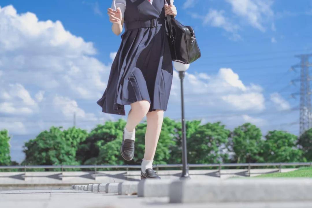 校服与婚纱绿药_校服女生(3)