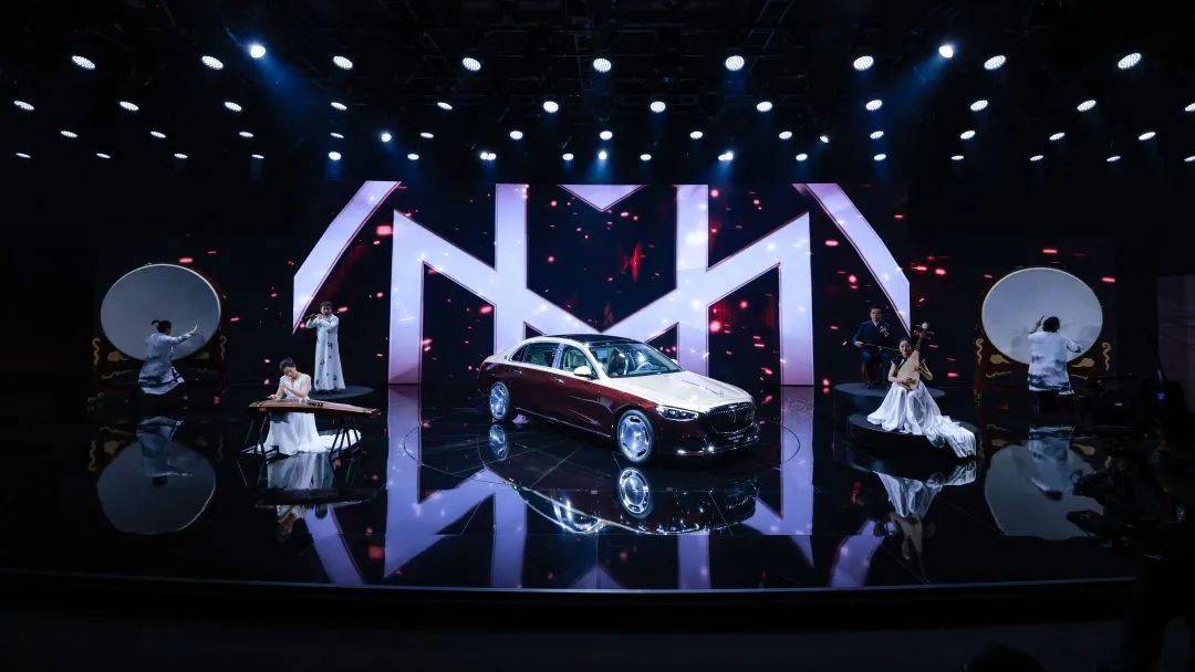 高级脸背影杀2021款奔驰迈巴赫GLS480 GLS600