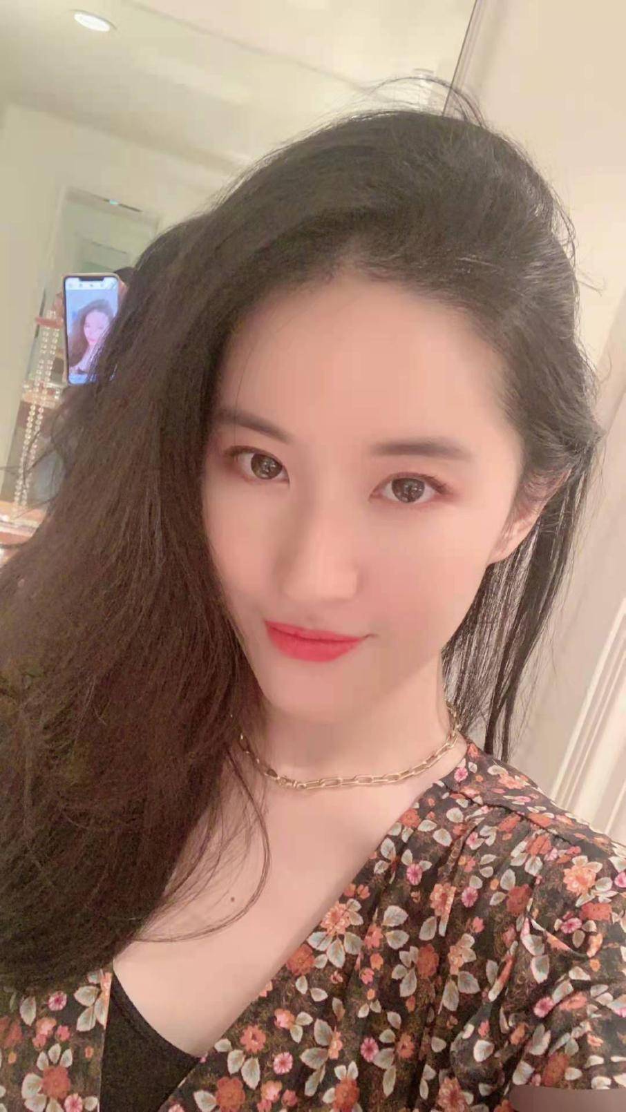 刘亦菲本人照片 d2a3aab8342240e59de783f2ccde5f39.jpeg