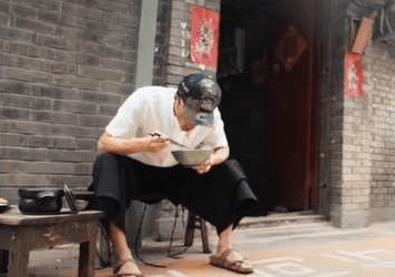 王菲返京当天谢霆锋带猫离开,知名娱记再发声:两人已分手