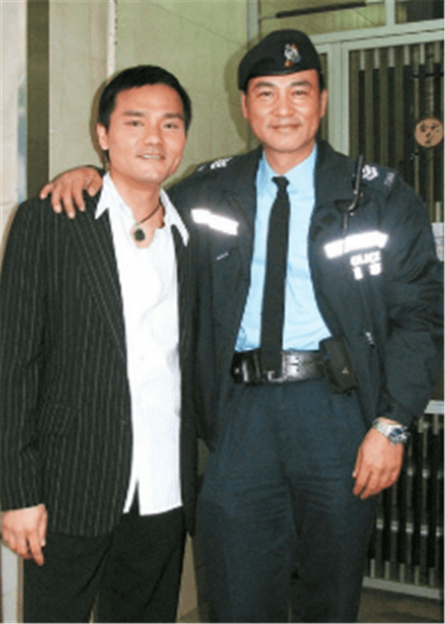 演警察的四位演员,前三位只是模仿,而他曾经就是警察!