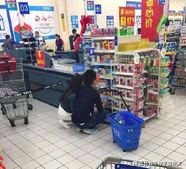 爆笑圖片：一個選厚薄，一個選花紋？ 搞笑整蠱 第6张
