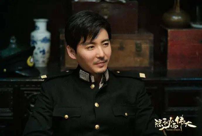 《隐秘而伟大》口碑爆棚，最火的不是李易峰，