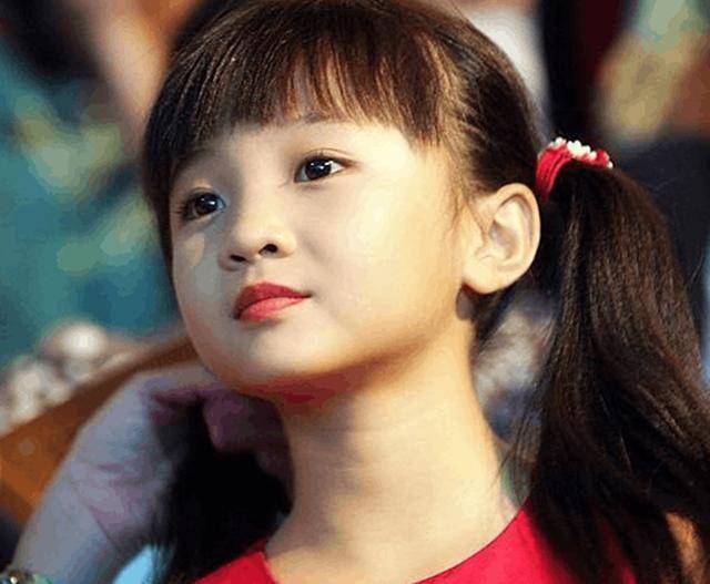 因长得丑遭林妙可公然顶替,如今美上天