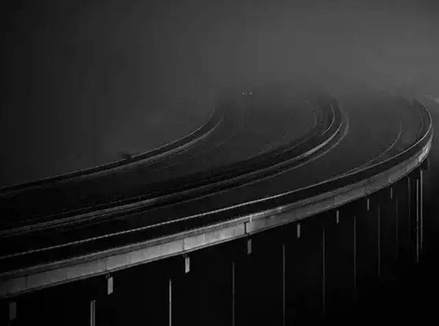 拍照如何拍出黑白高级感 f886aff2c263425b9c0aa710a1faf387.jpeg