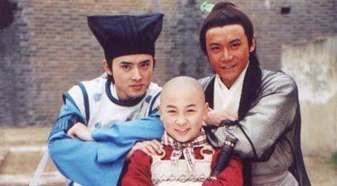 来他还出演过《少年包青天》和《少年包青天2》中的展昭，同样大受欢迎。在《少年包青2》中有一位饰演”小