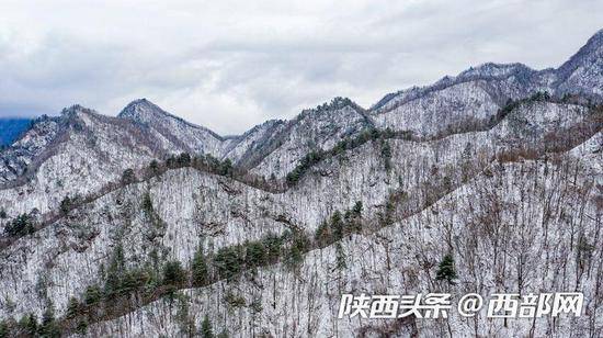 飞到秦岭看雪景:重重山峦被白雪覆盖 宛若仙境