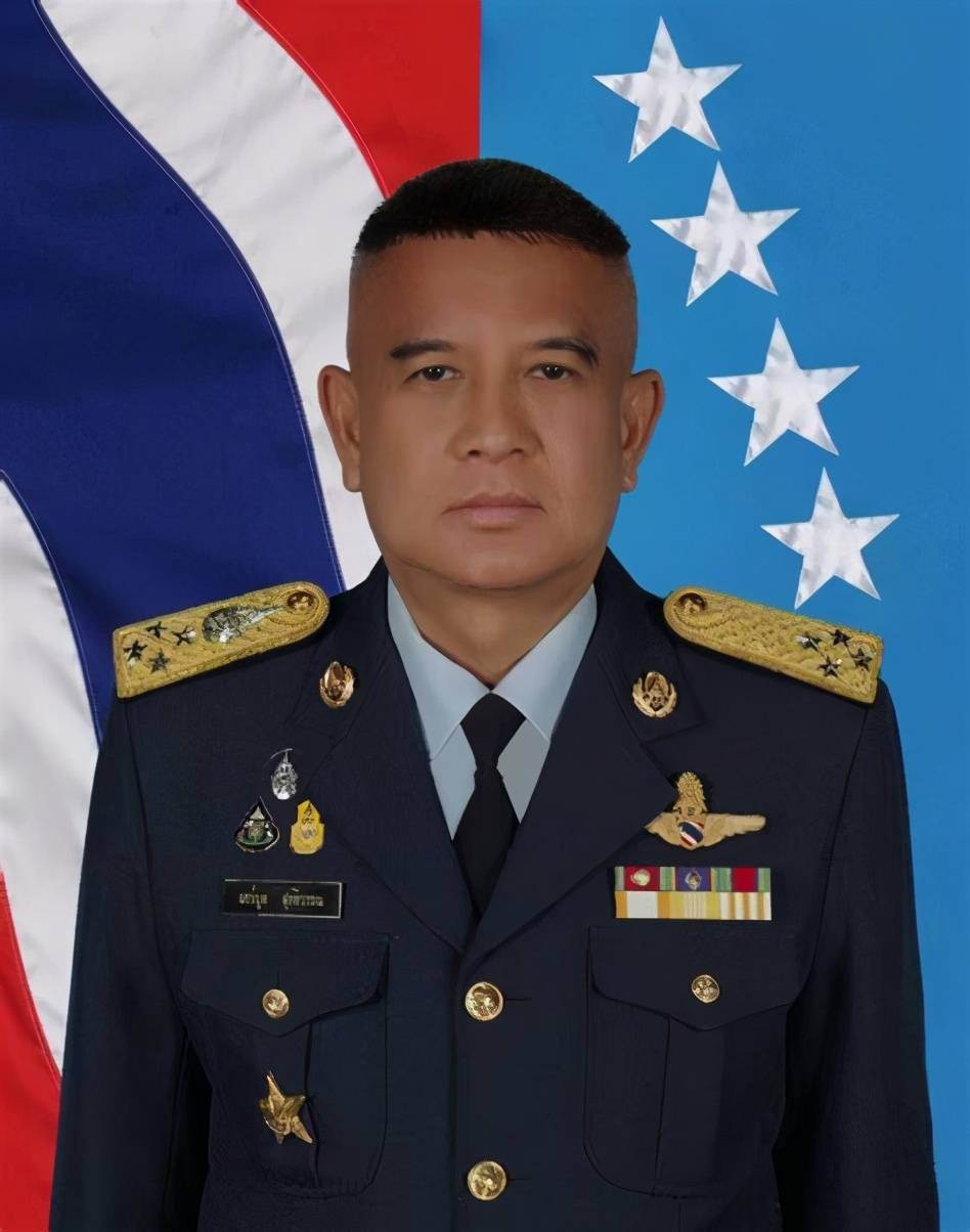原创泰国空军司令苏提万,上将军衔,出身空军世家,是忠于君主制的人