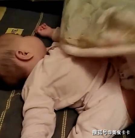 婴儿怎么练睡觉姿势 059982dbb9b54ea7a3ba98f4ac42cbcc.jpeg